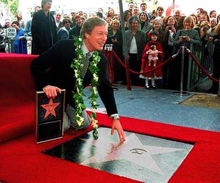 Richard unveiling his Star